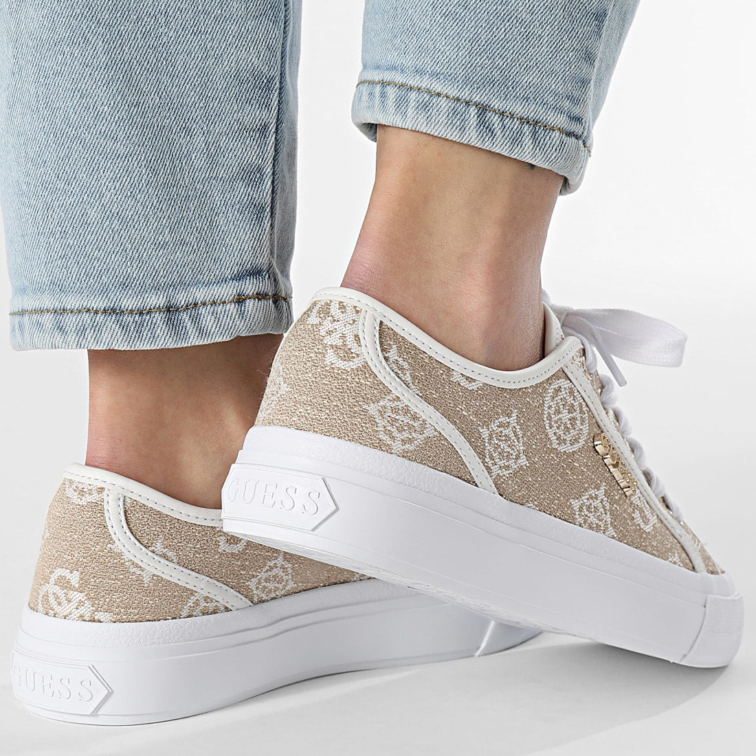 GUESS Jelexa 4G logo sneakers