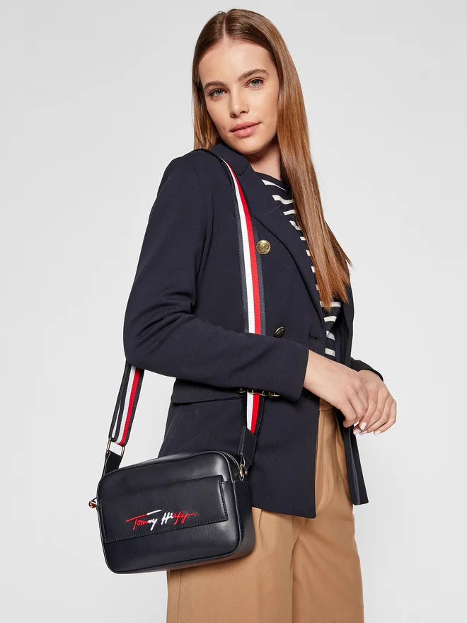 Tommy Hilfiger Iconic Tommy Camera Bag (21x15x8)